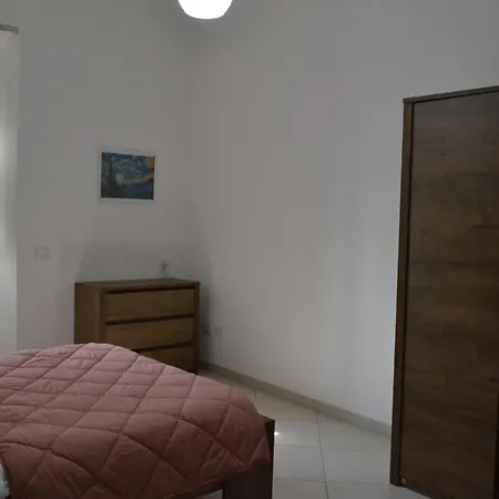 Homestay La Stanza Nel Centro Di Oristano